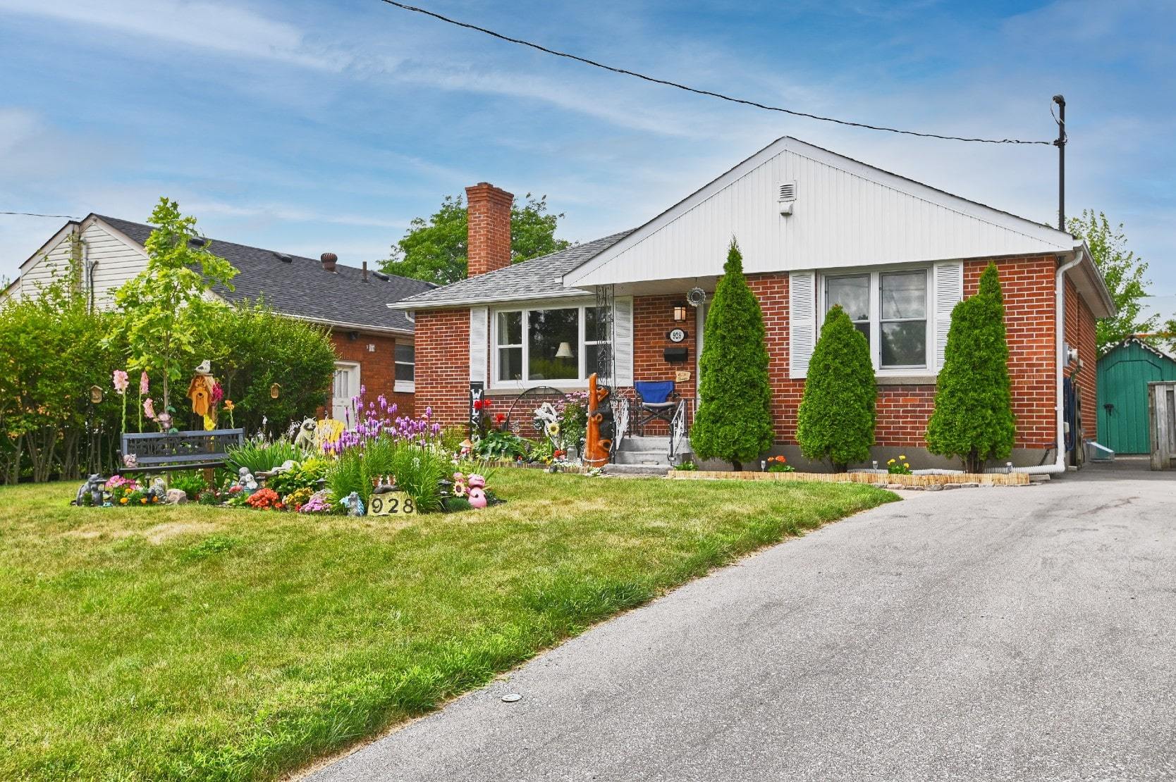 Brick bungalow with a beautiful front lawn in Oshawa, Ontario